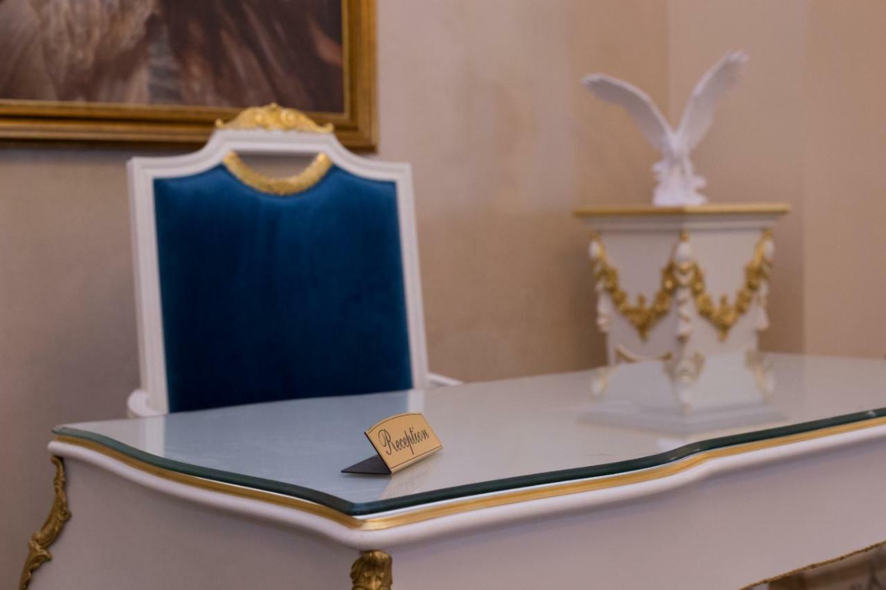 Hotel Boutique Vila Lakastel Sinaia Luaran gambar