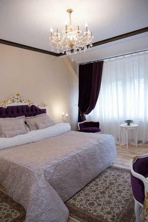 Hotel Boutique Vila Lakastel Sinaia Luaran gambar
