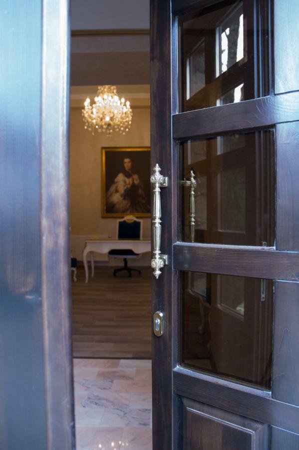 Hotel Boutique Vila Lakastel Sinaia Luaran gambar